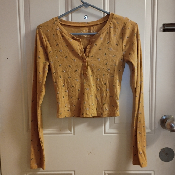 Aeropostale Tops - 2/$10 Mustard Yellow Cropped Aeropostale Top with Subtle Floral Print